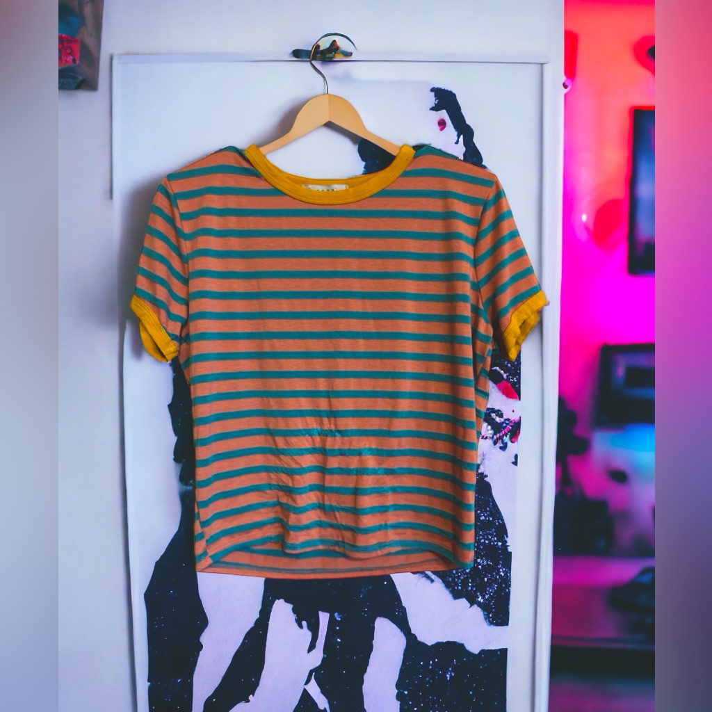 Gaze Cropped Tee